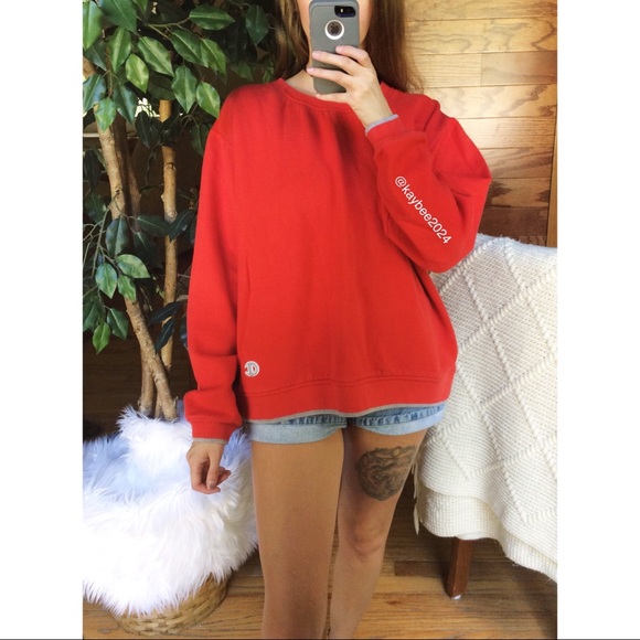 Champion Sweaters - 🌿 Vintage Champion Cozy Red Boyfriend Crewneck 🌿